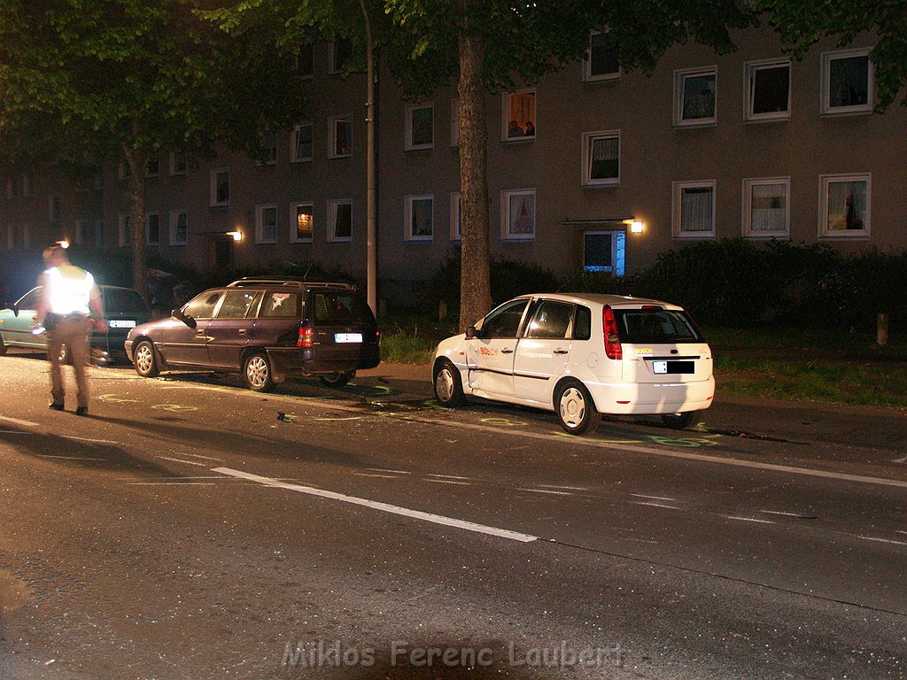 VU mehrere Verletzte Koeln Holweide Bergisch Gladbacherstr P93.JPG